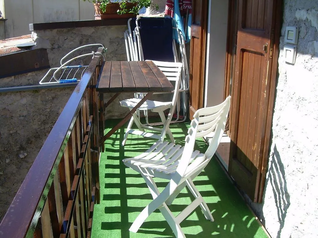 Appartamento Laura Brenzone sul Garda 0*,